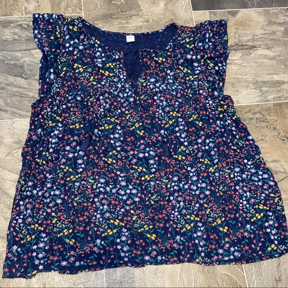 Floral Shirt with Cute Neckline